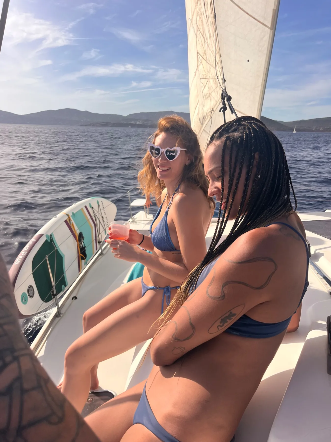 Giornata tra amici in catamarano a Ibiza